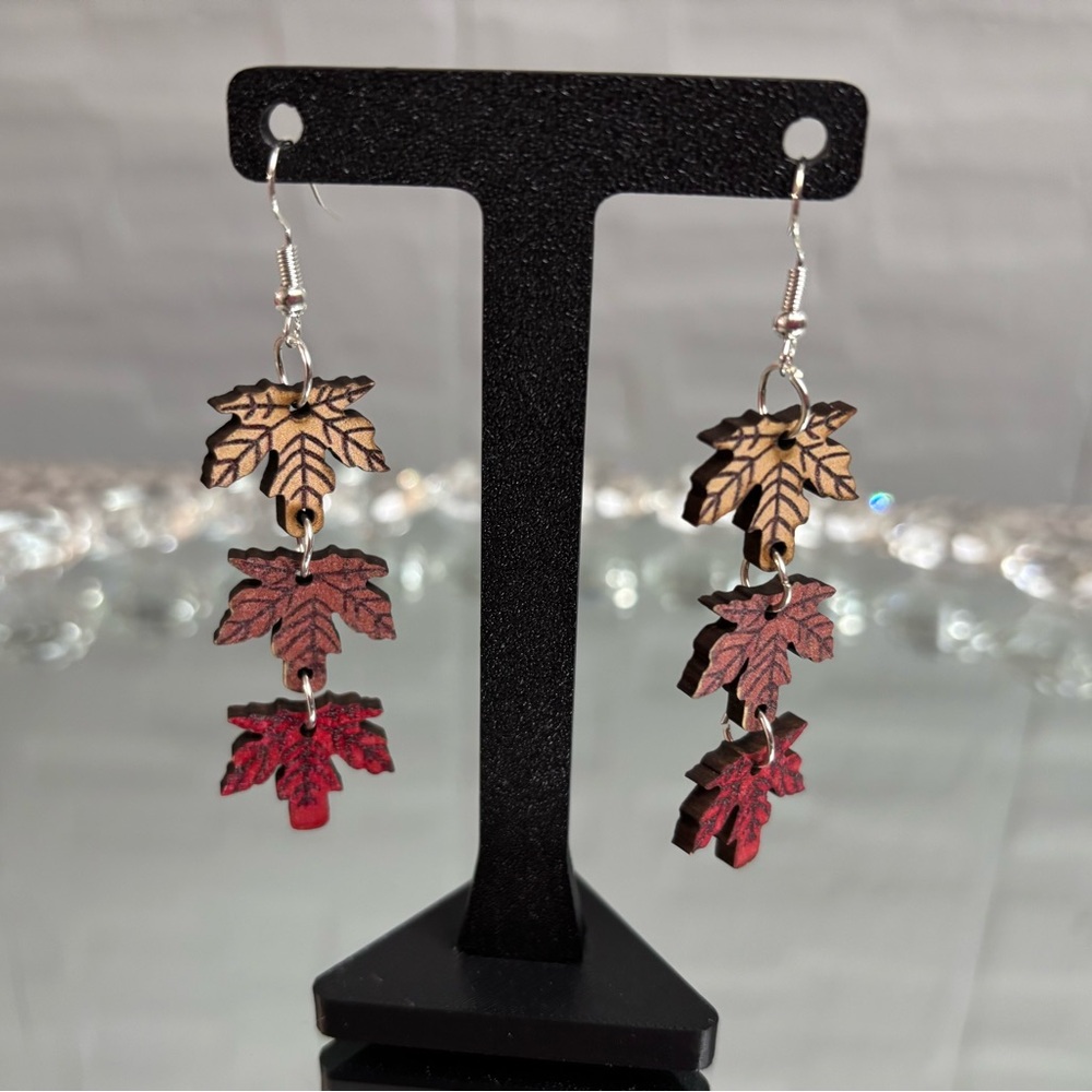 5/$25 (Pick 5 items for $25 Labeled) 3 Leaf Dangle Earrings